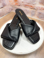 Tiffany Super Soft Sandal in Black - Maple Row Boutique 