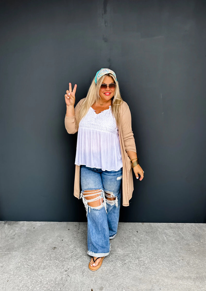 Blakeley Distressed Jeans - Maple Row Boutique 