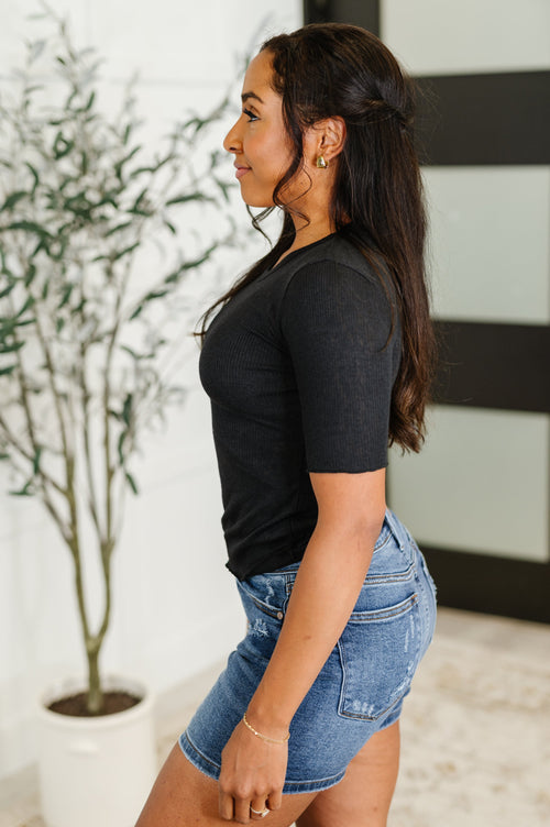 Knit Pick Basic Tee in Black - Maple Row Boutique