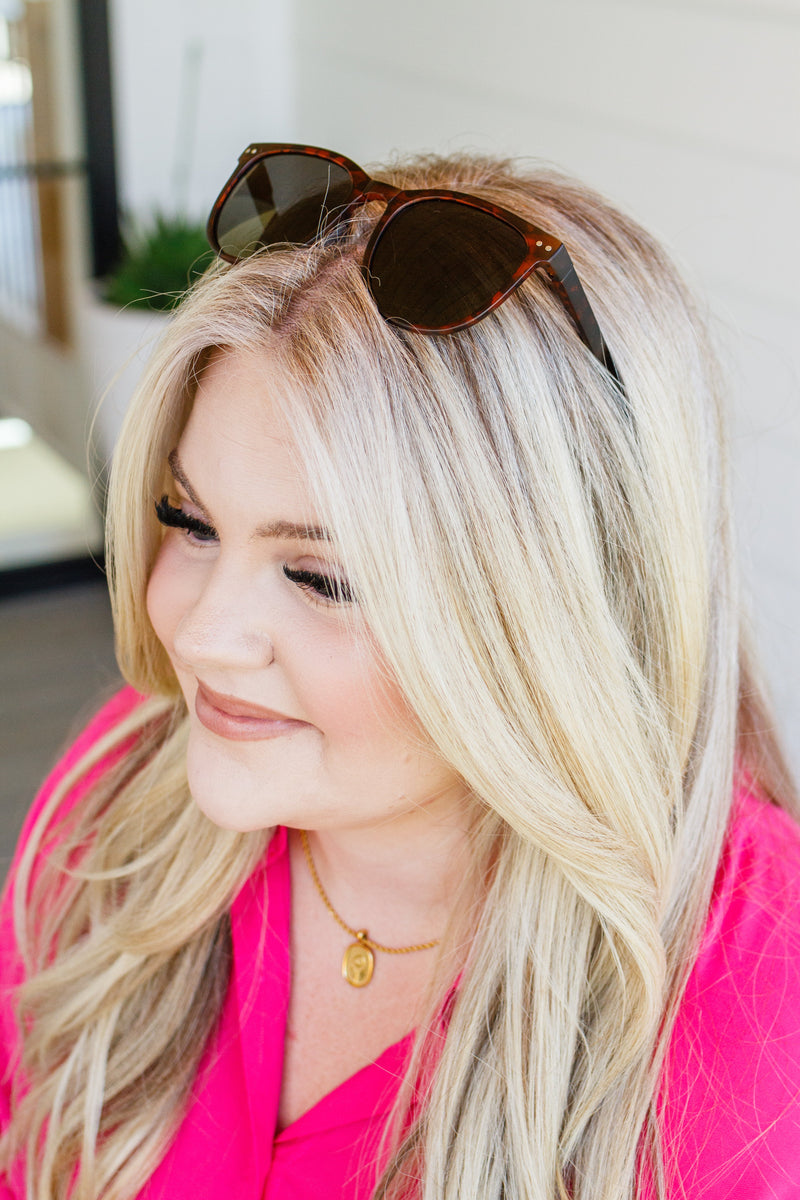 Collapsible Girlfriend Sunnies & Case in Tortoise Shell - Maple Row Boutique 