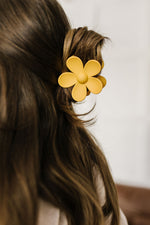 Daisy Claw in Yellow - Maple Row Boutique 