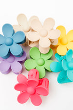 Daisy Claw in Turquoise - Maple Row Boutique 