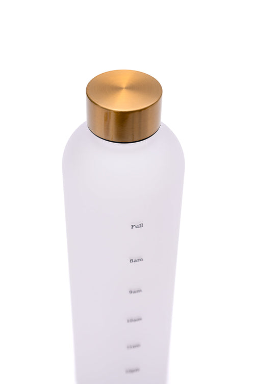 Sippin' Pretty 32 oz Translucent Water Bottle in White & Gold - Maple Row Boutique 